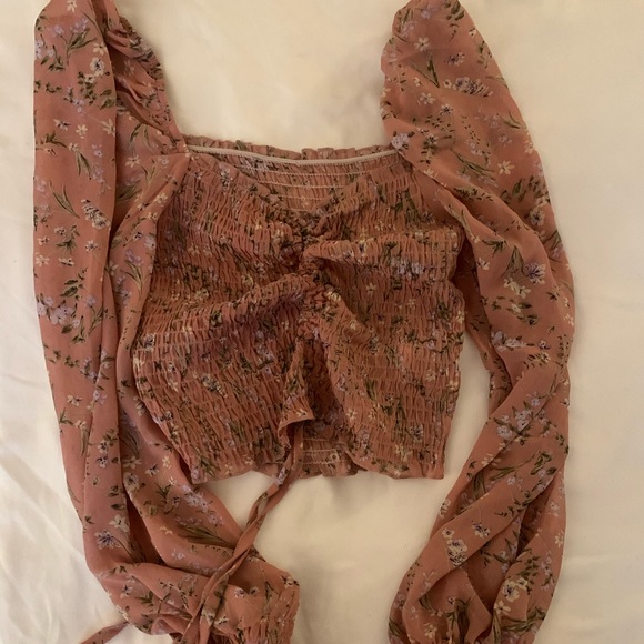 Cute Spring Top ✨💕 - Picture 2 of 3